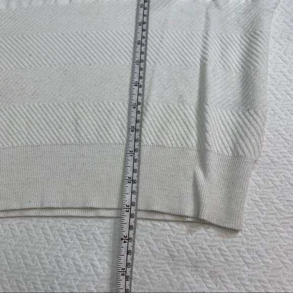 john+jenn White Crew Neck Sweater Lightweight Loose weave Size L - Picture 8 of 9